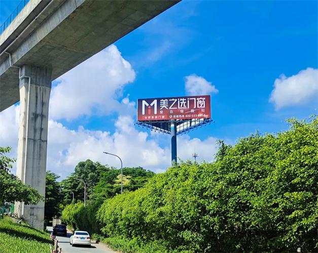 美之选以高端传媒作为前沿阵地,开展全方位宣传攻势,在车流量大的交通